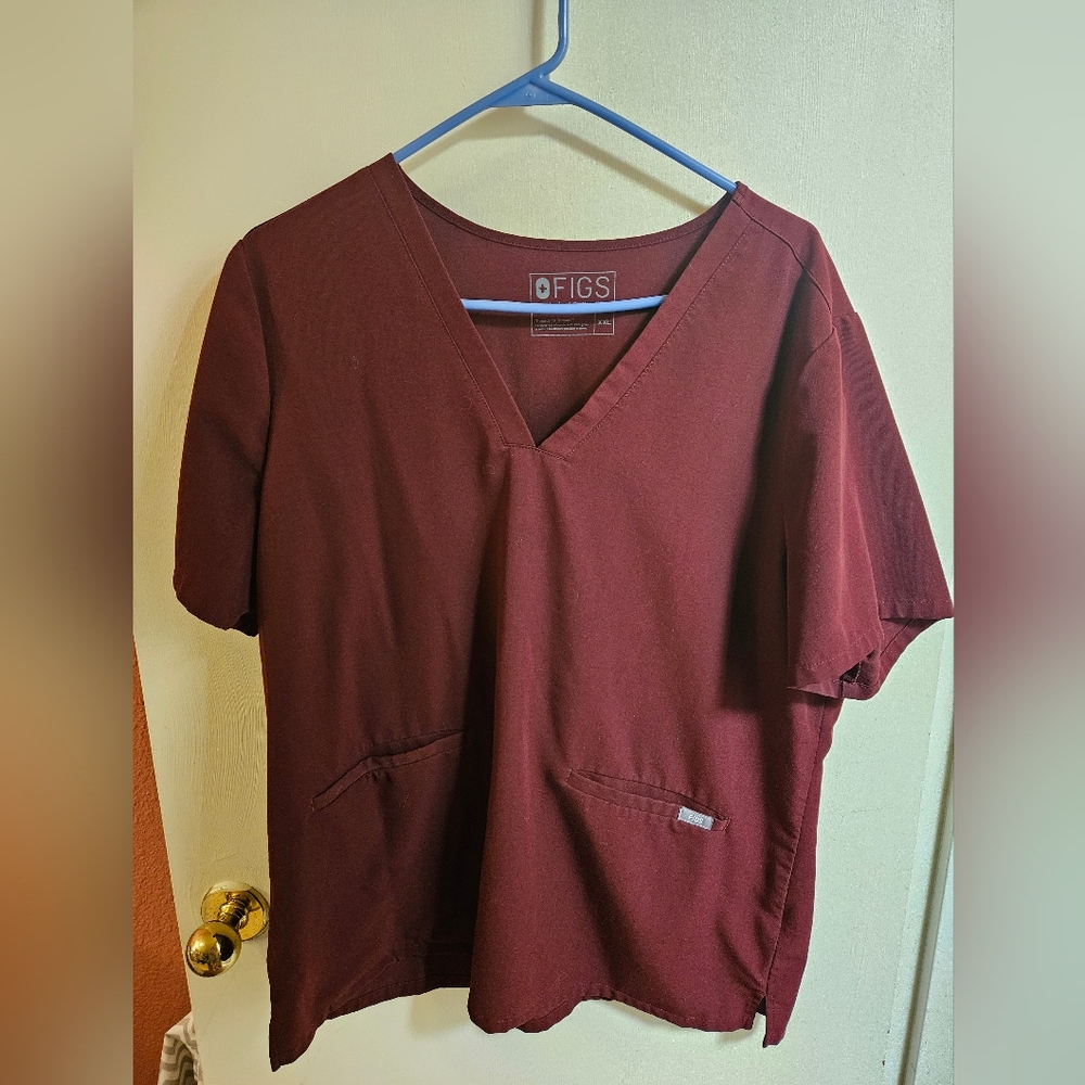 Figs Casma Scrub Top in Burgundy XXL.
 Good condition.